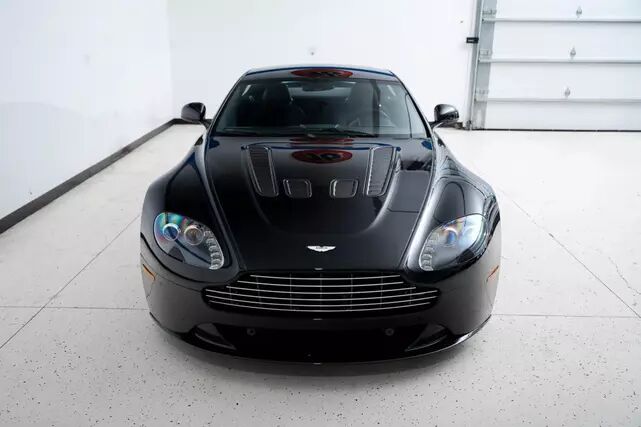 Aston Martin V12 Vantage