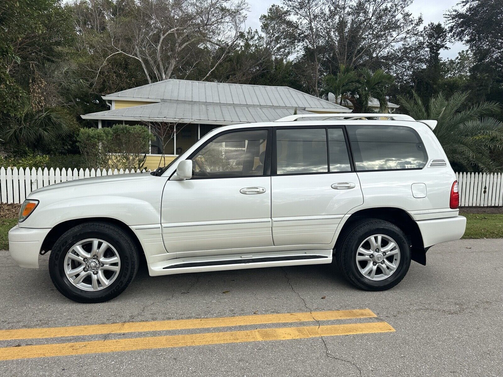 Lexus LX
