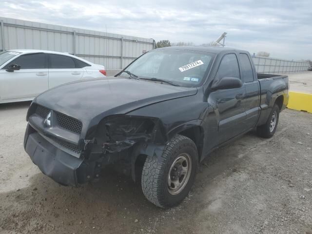 Mitsubishi Raider