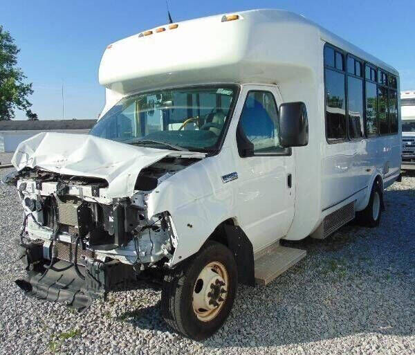 2015 FORD E-450