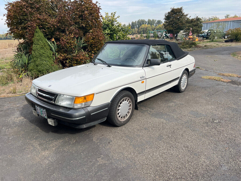 Saab 900