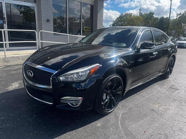 Infiniti Q70L