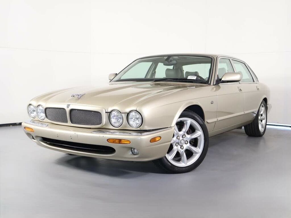 Jaguar XJR