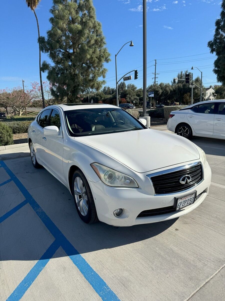 Infiniti M56