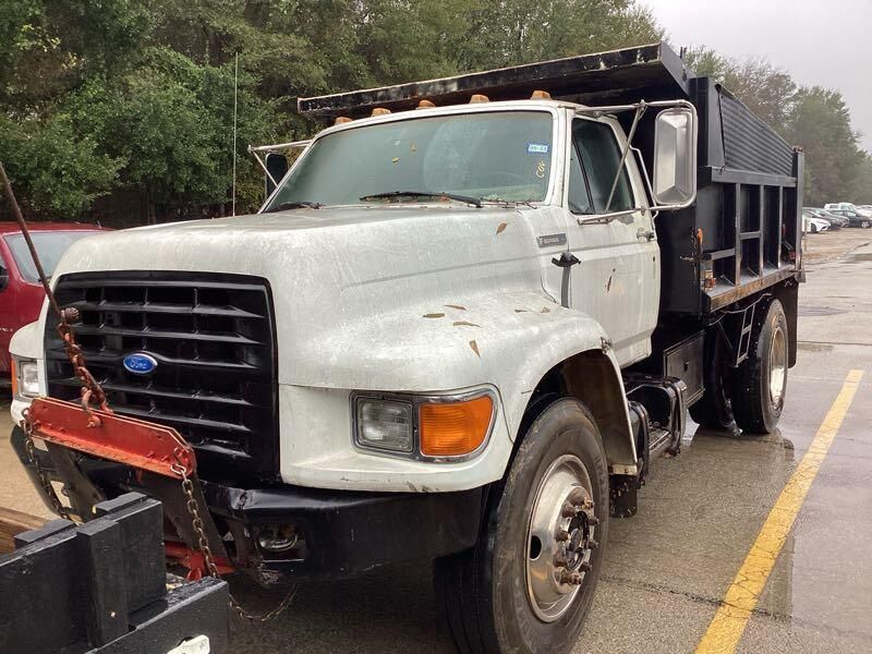 Ford F-700