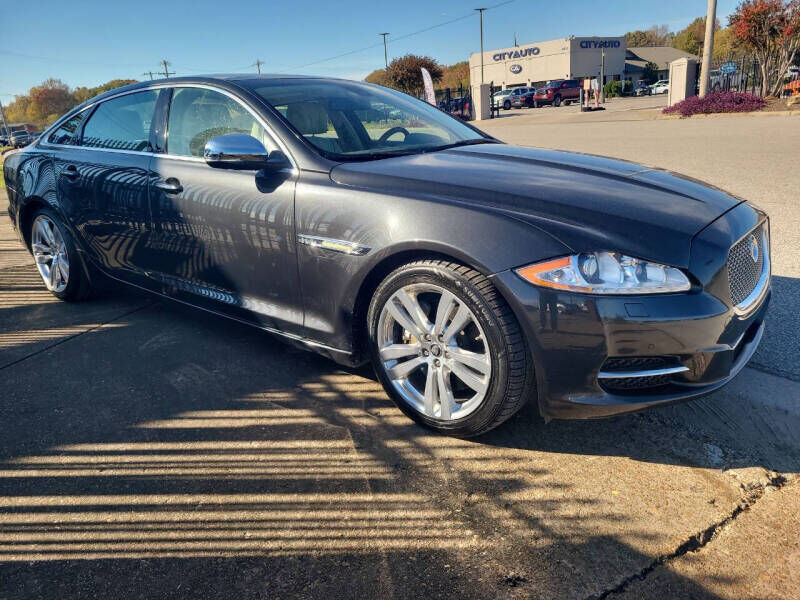 Jaguar XJ