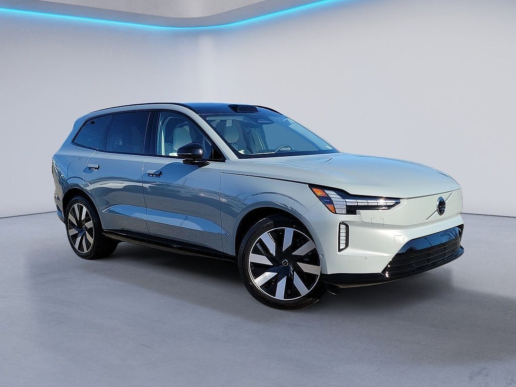 2025 VOLVO EX90