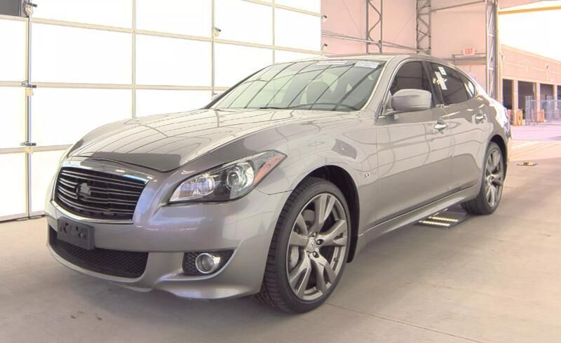 Infiniti Q70