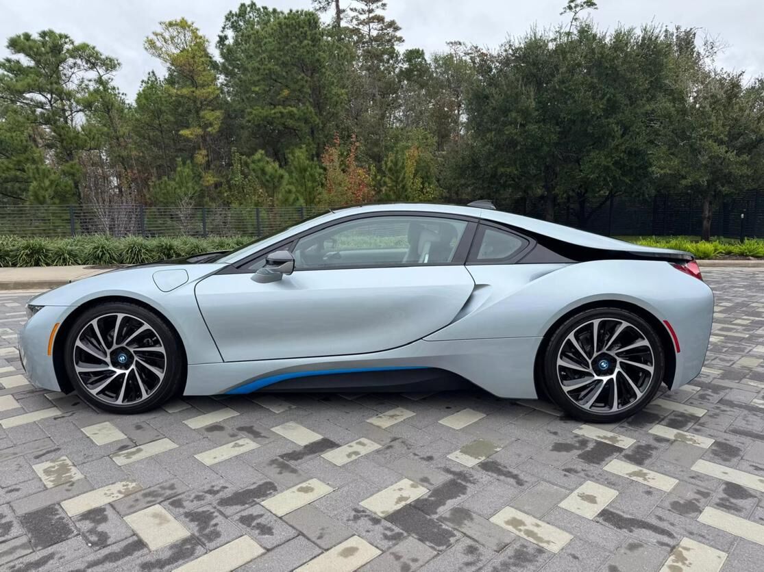 BMW i8