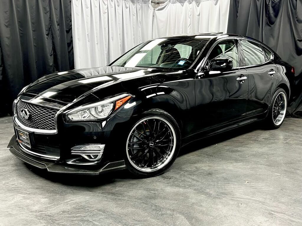 Infiniti Q70
