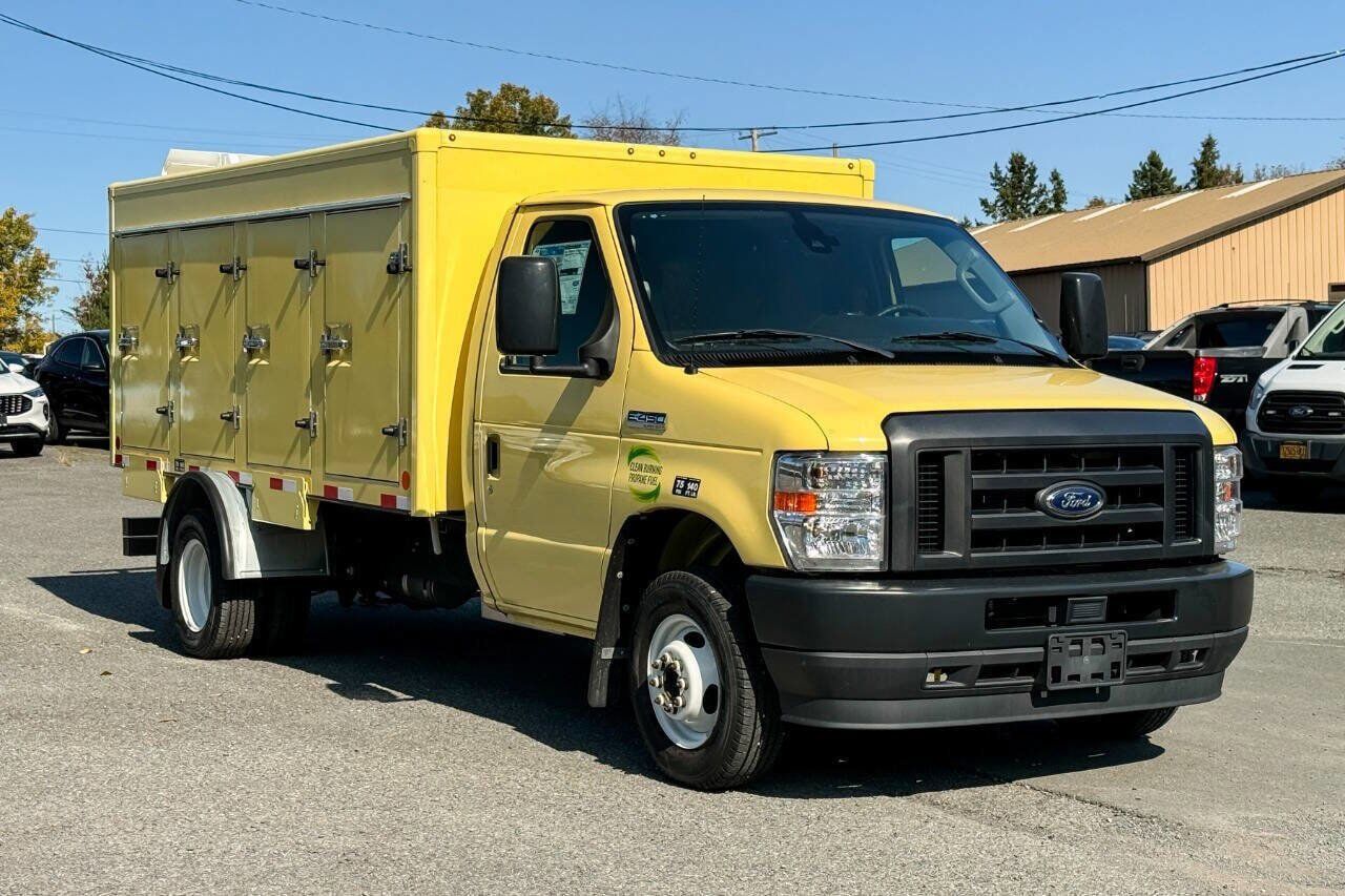 2022 FORD E-450
