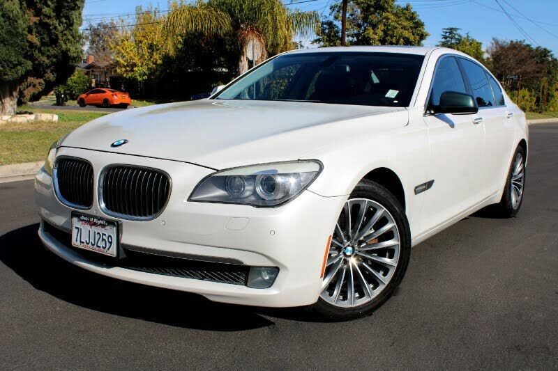 BMW 740i