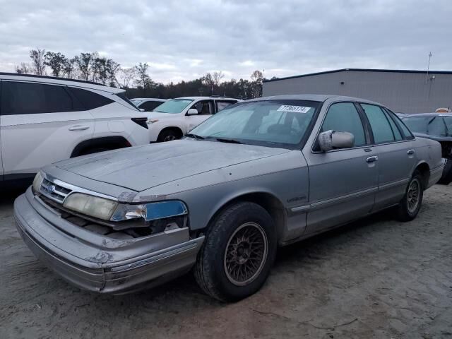 Ford Crown Victoria