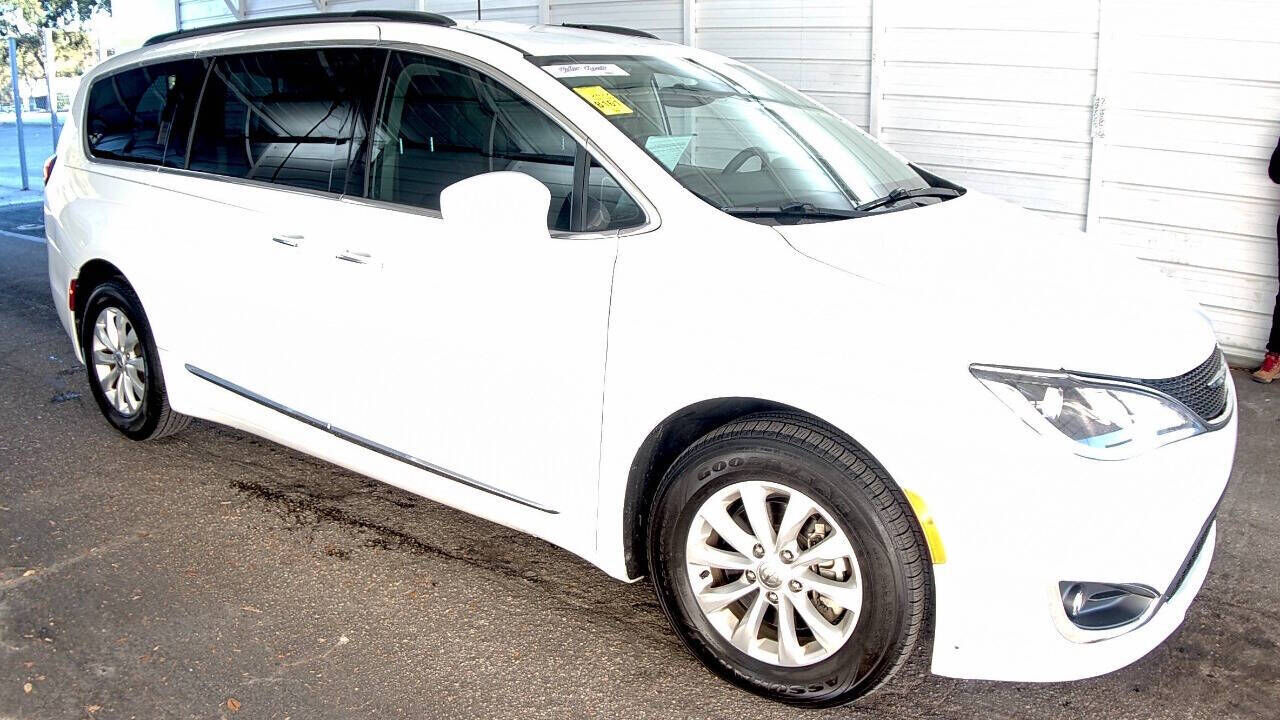 2017 CHRYSLER Pacifica