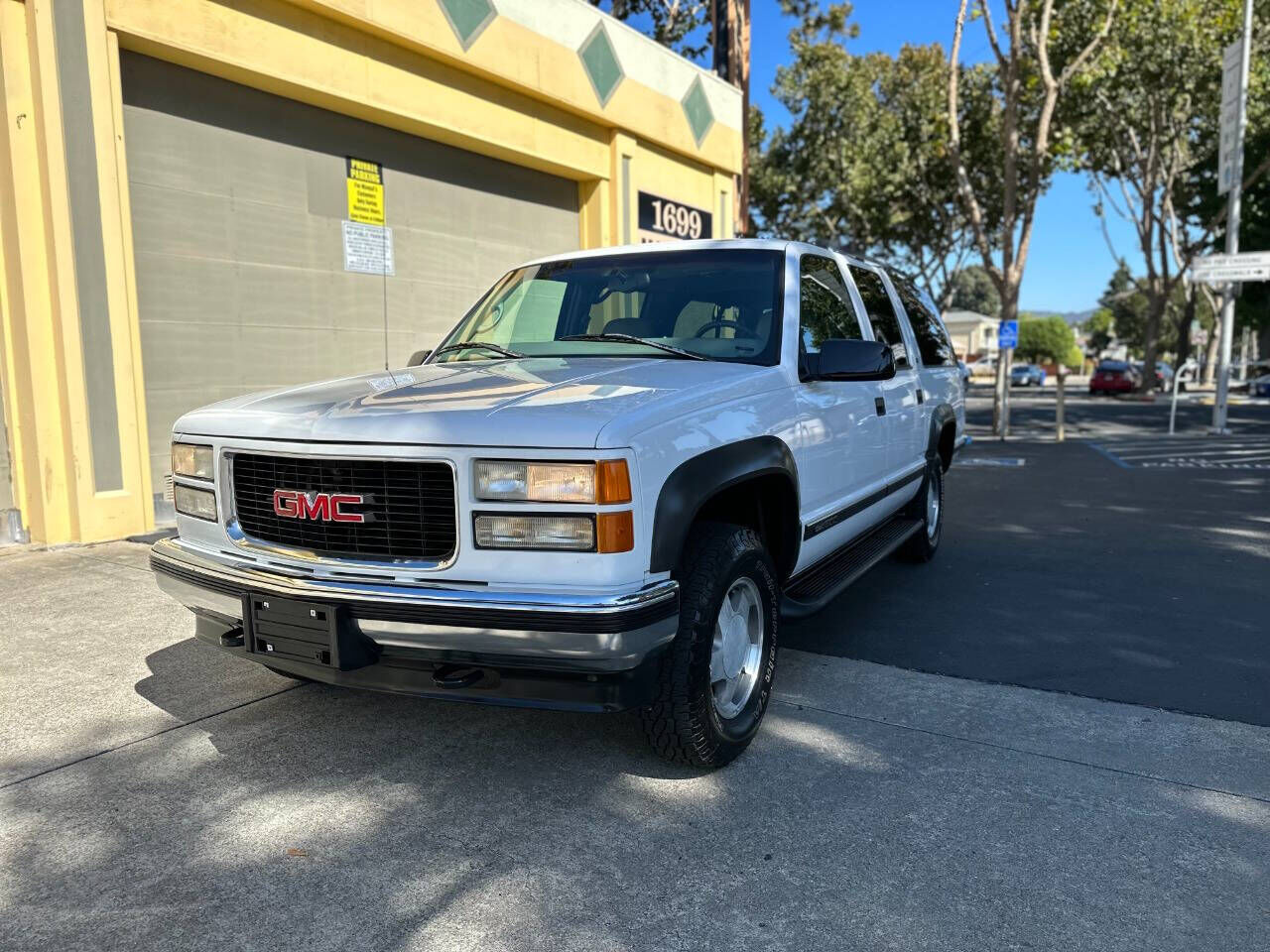 GMC Suburban