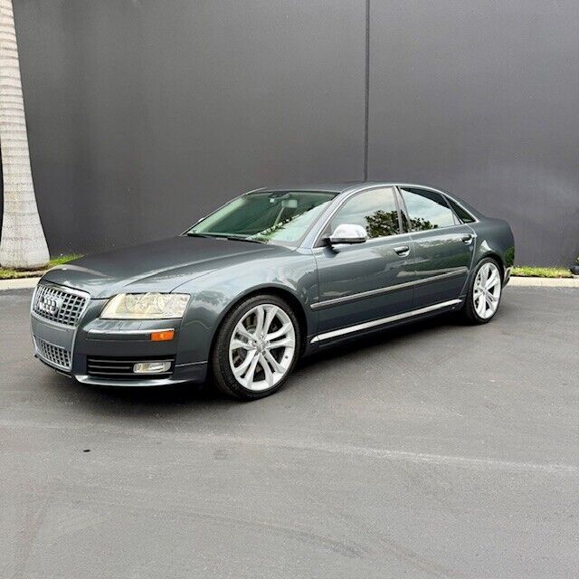 Audi S8