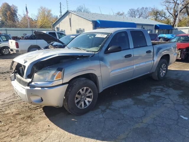 Mitsubishi Raider