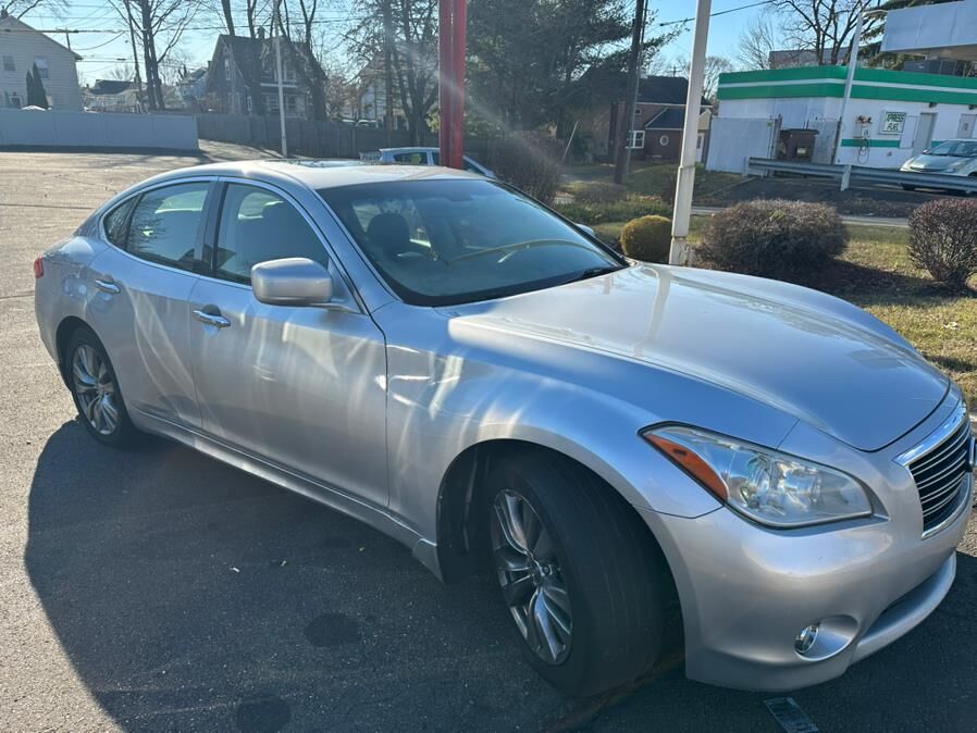 Infiniti M35h