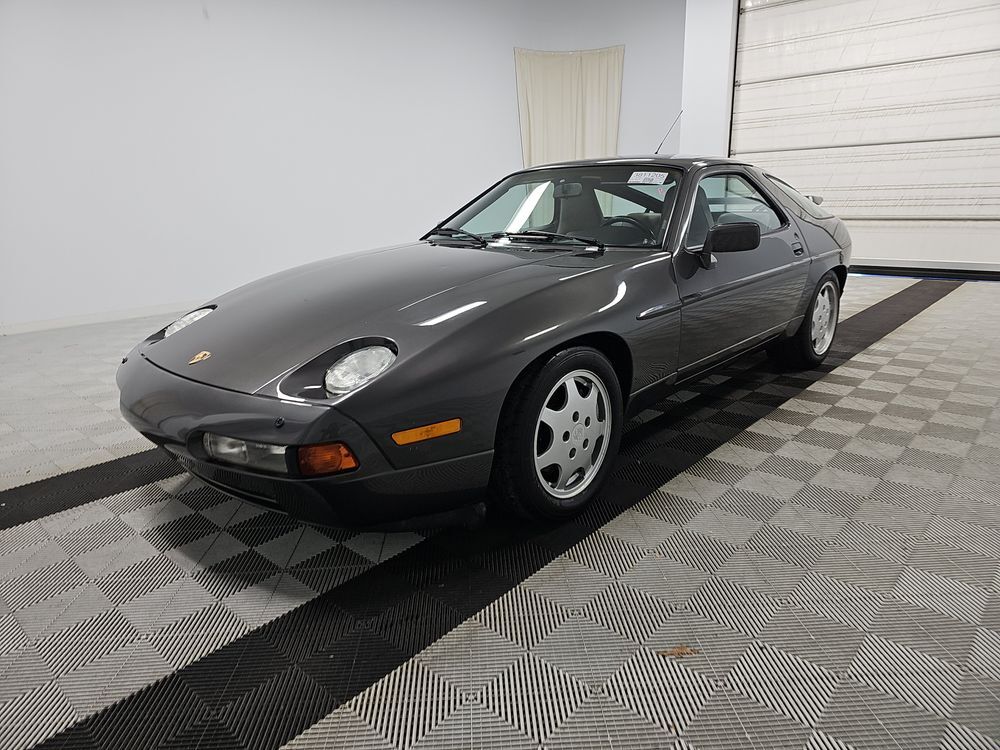 Porsche 928