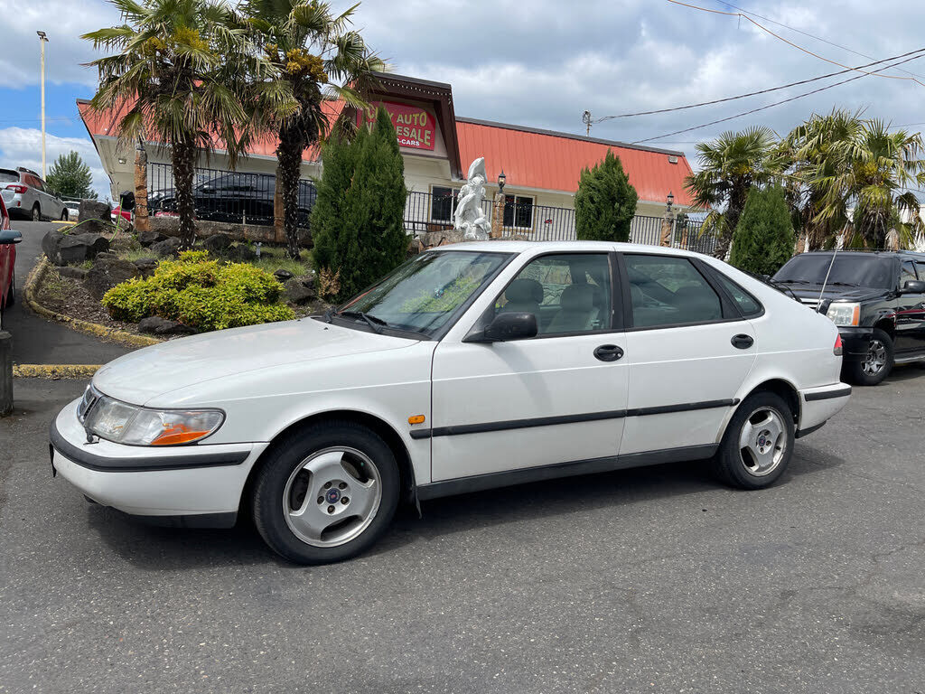 Saab 900