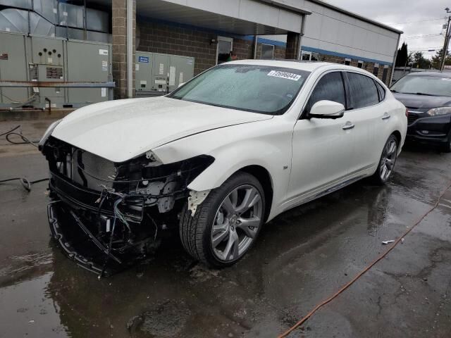 Infiniti Q70L