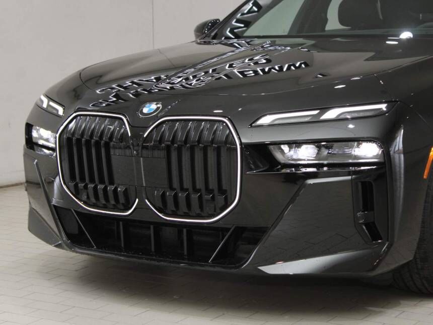 2025 BMW 740i