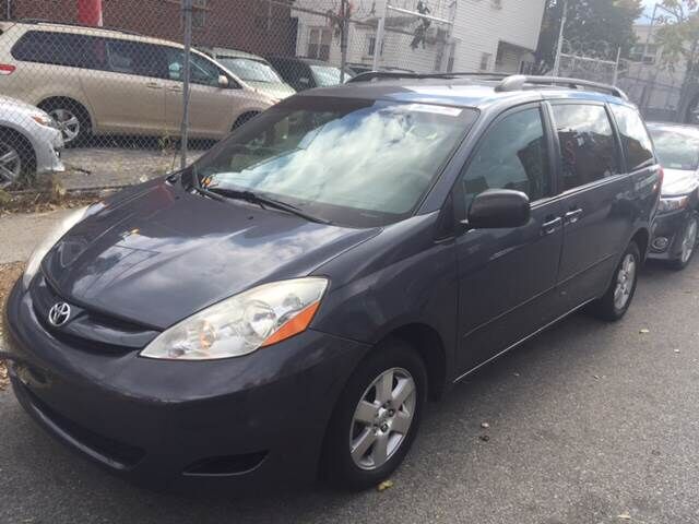 2009 TOYOTA Sienna