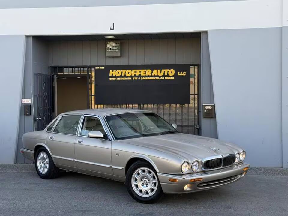 Jaguar XJ8