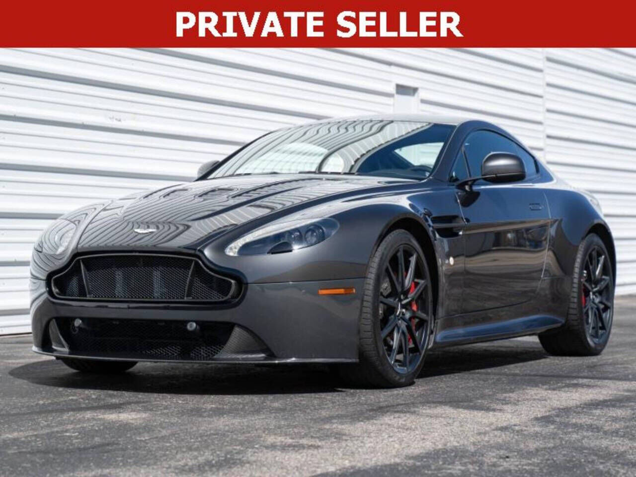 Aston Martin V12 Vantage