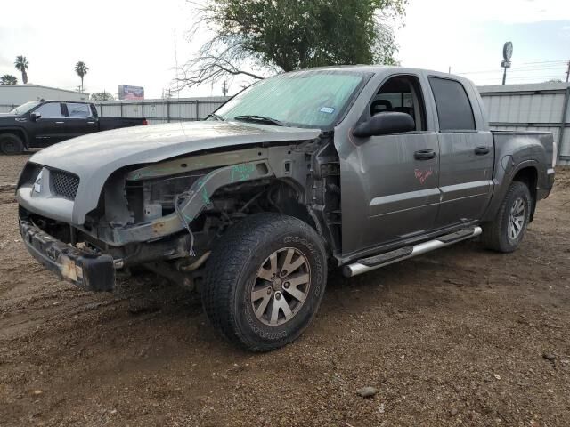 Mitsubishi Raider