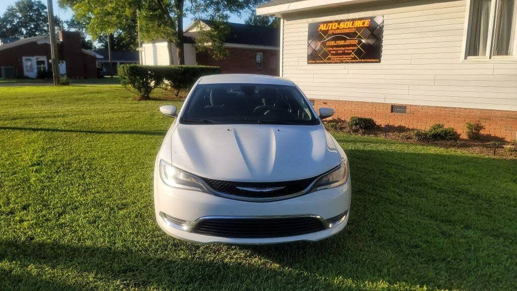 Chrysler 200