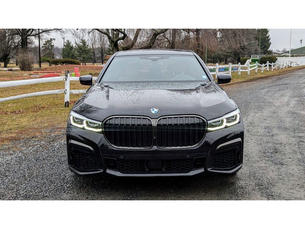 2022 BMW 750i