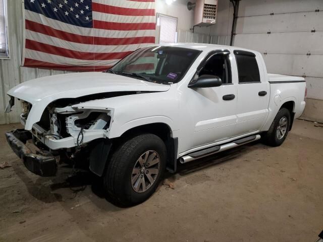 Mitsubishi Raider