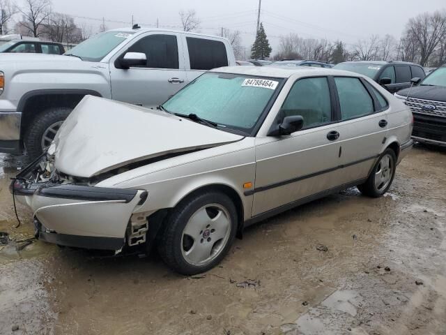 Saab 900