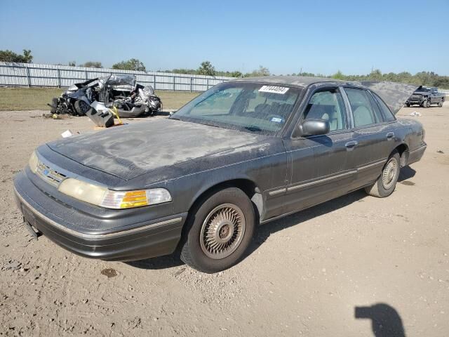 Ford Crown Victoria