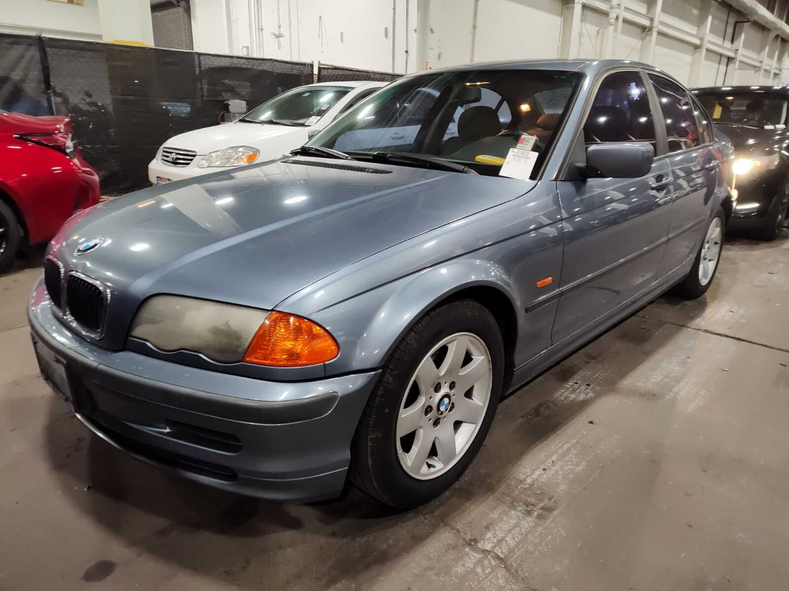 BMW 323i