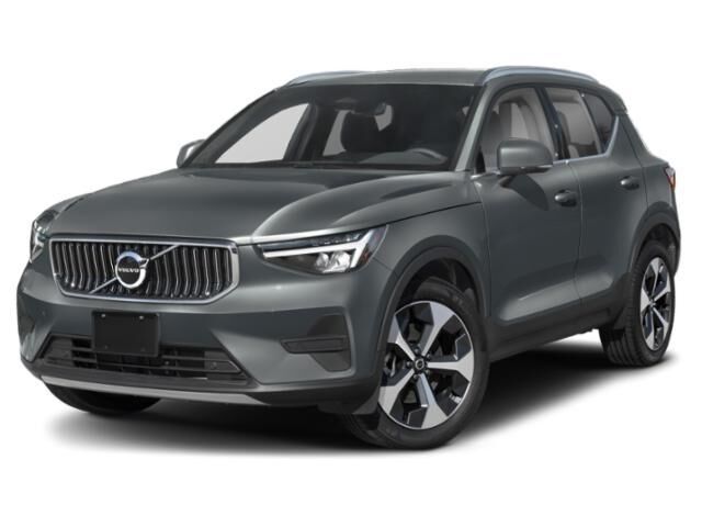 2025 VOLVO XC40