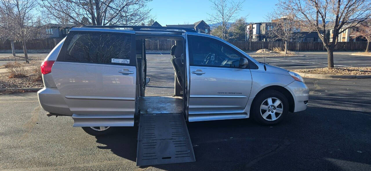 2010 TOYOTA Sienna