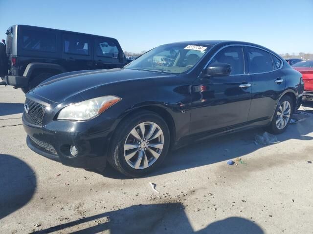 Infiniti Q70