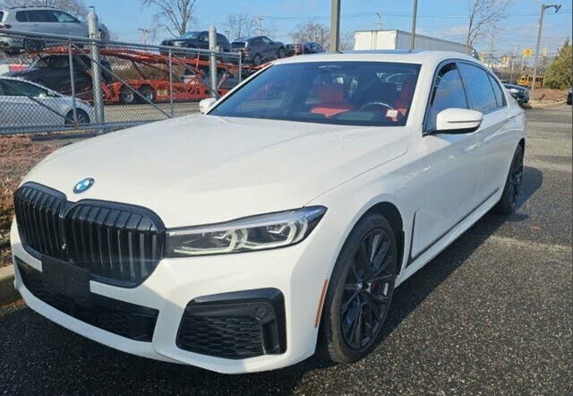 2022 BMW 750i