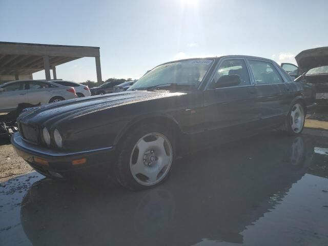 Jaguar XJR
