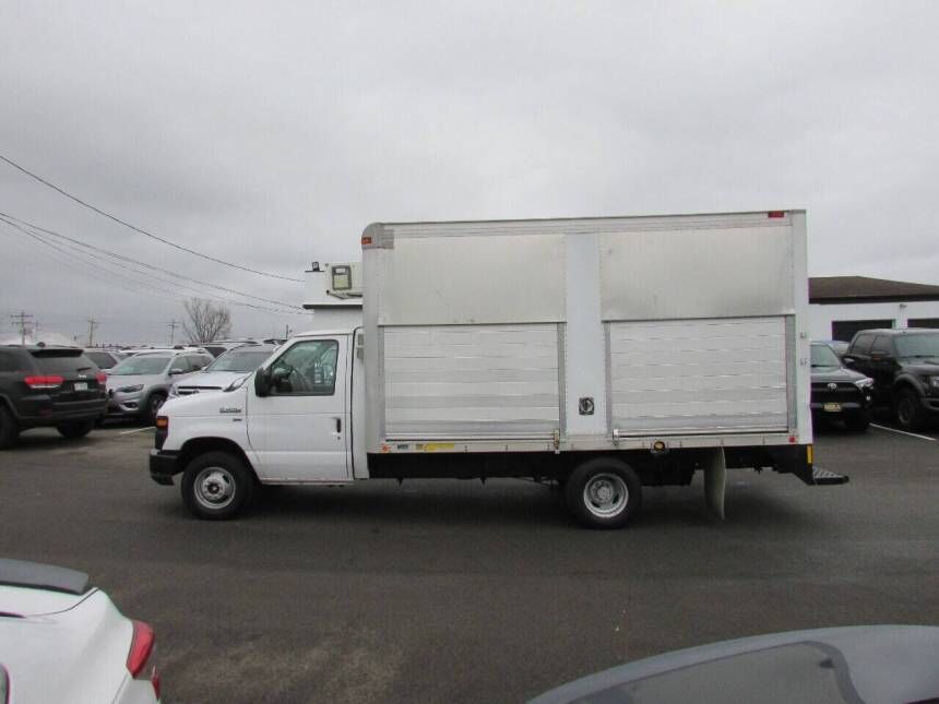 2012 FORD E-450