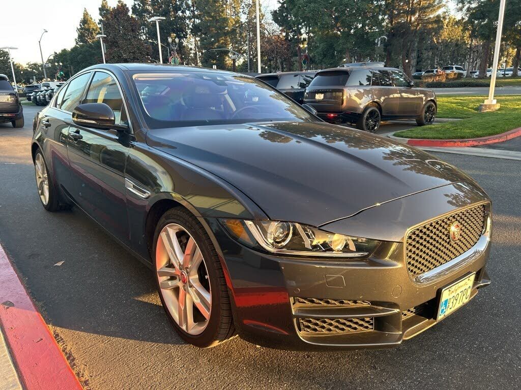 Jaguar XE