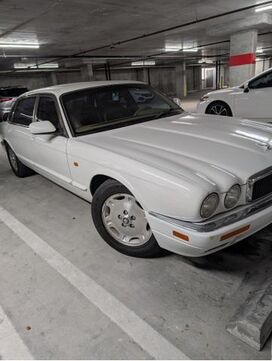 Jaguar XJ6