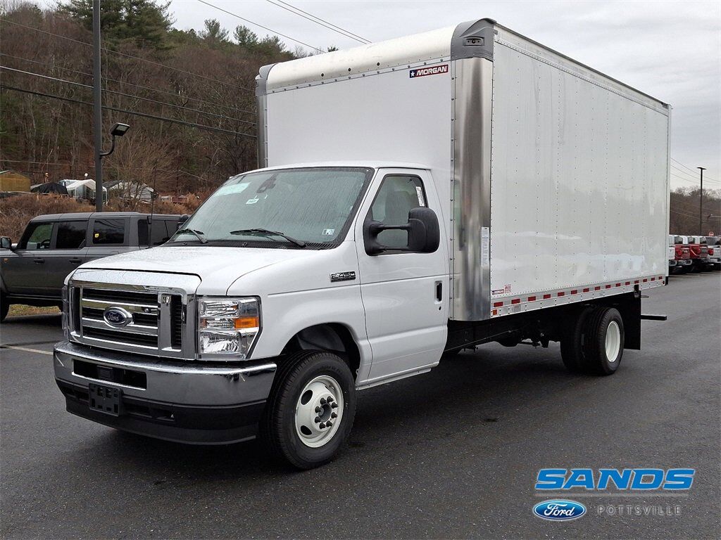 2025 FORD E-450
