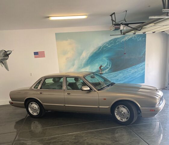 Jaguar XJ6