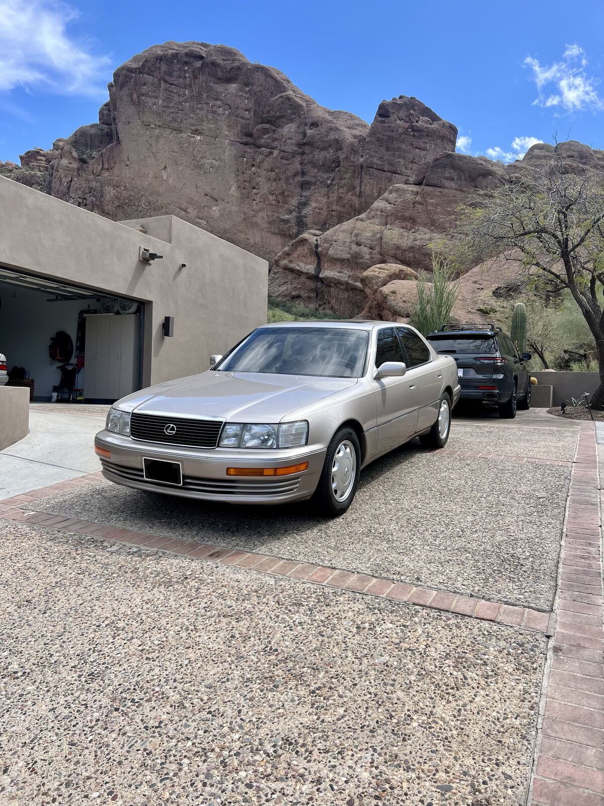 Lexus LS