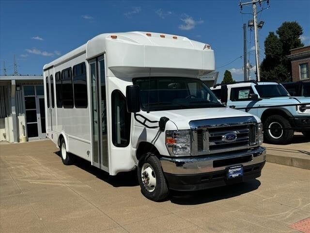 2025 FORD E-450