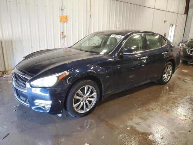 Infiniti Q70
