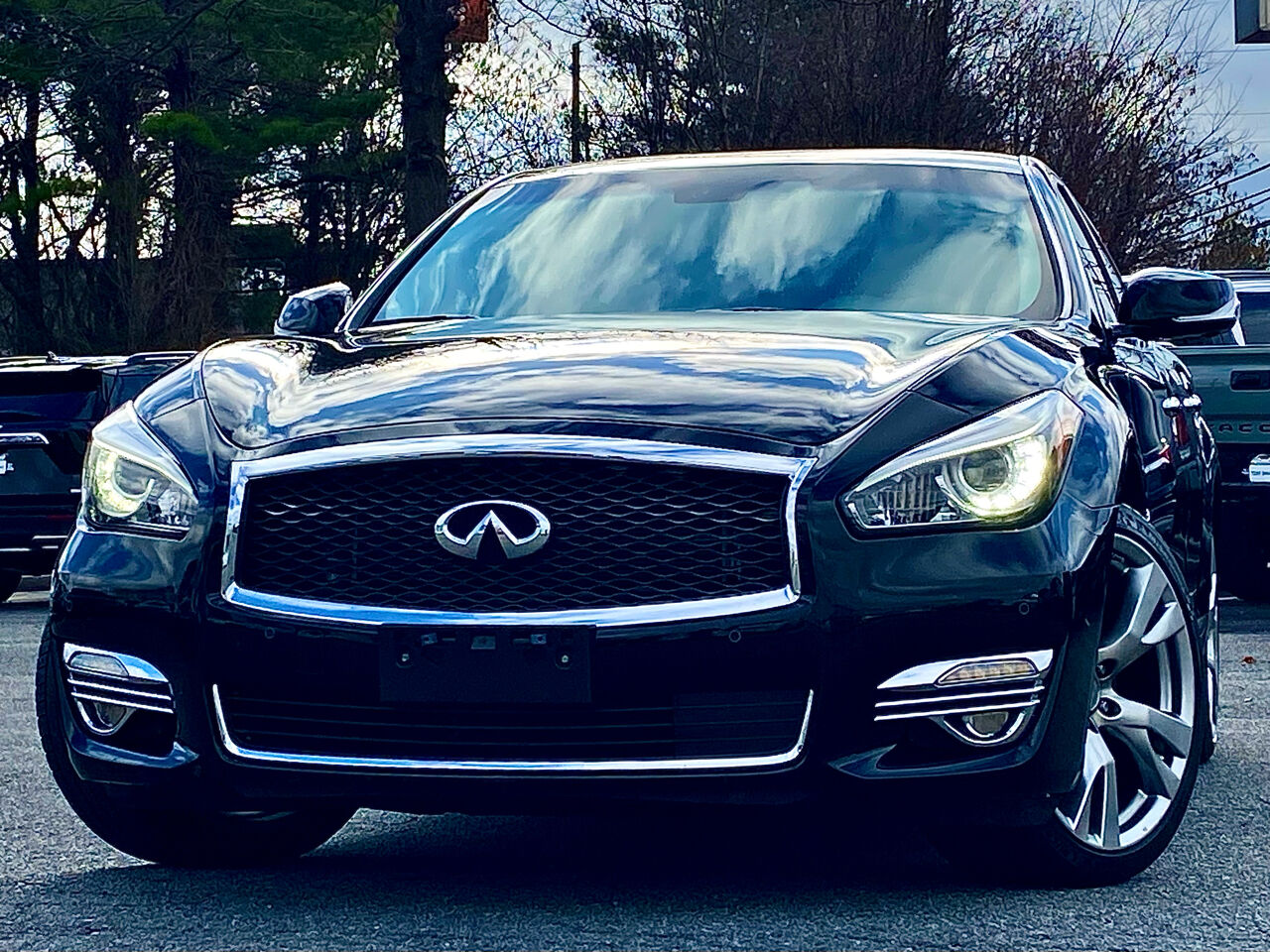 Infiniti Q70L